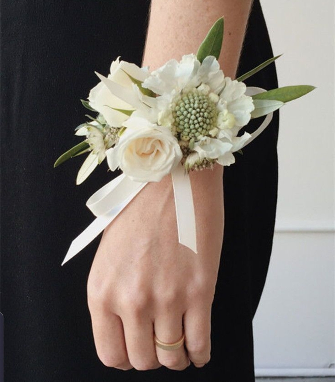 Confeccionar natural para entregar a las graduadas por su acompa&ntilde;ante. Consulte por otros dise&ntilde;os y colores.&nbsp; S&oacute;lo Santiago&nbsp;